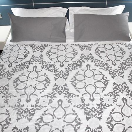 Cosenza Luxury Apartment מראה חיצוני תמונה