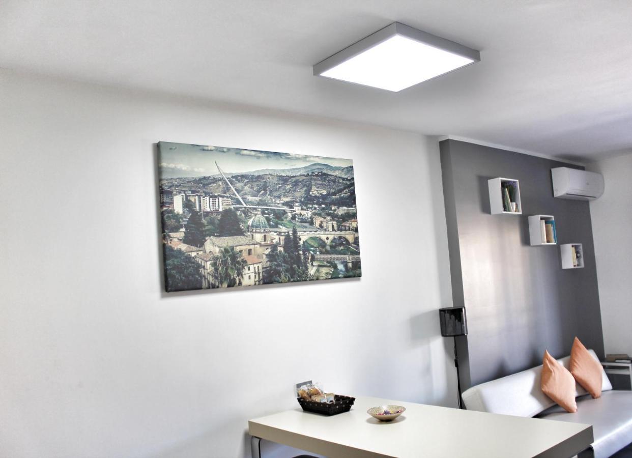 Cosenza Luxury Apartment מראה חיצוני תמונה