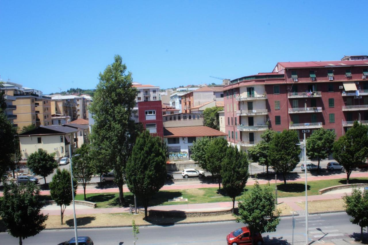 Cosenza Luxury Apartment מראה חיצוני תמונה